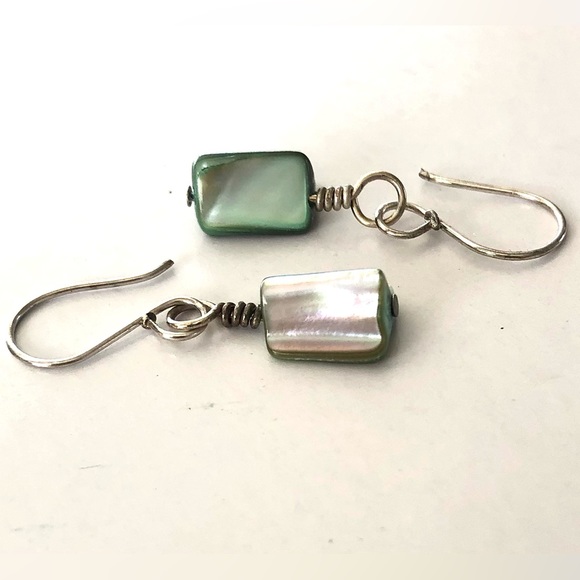 Seafoam Green Mother of Pearl earrings - One of a kind - NWT / gift packaging - Picture 2 of 5